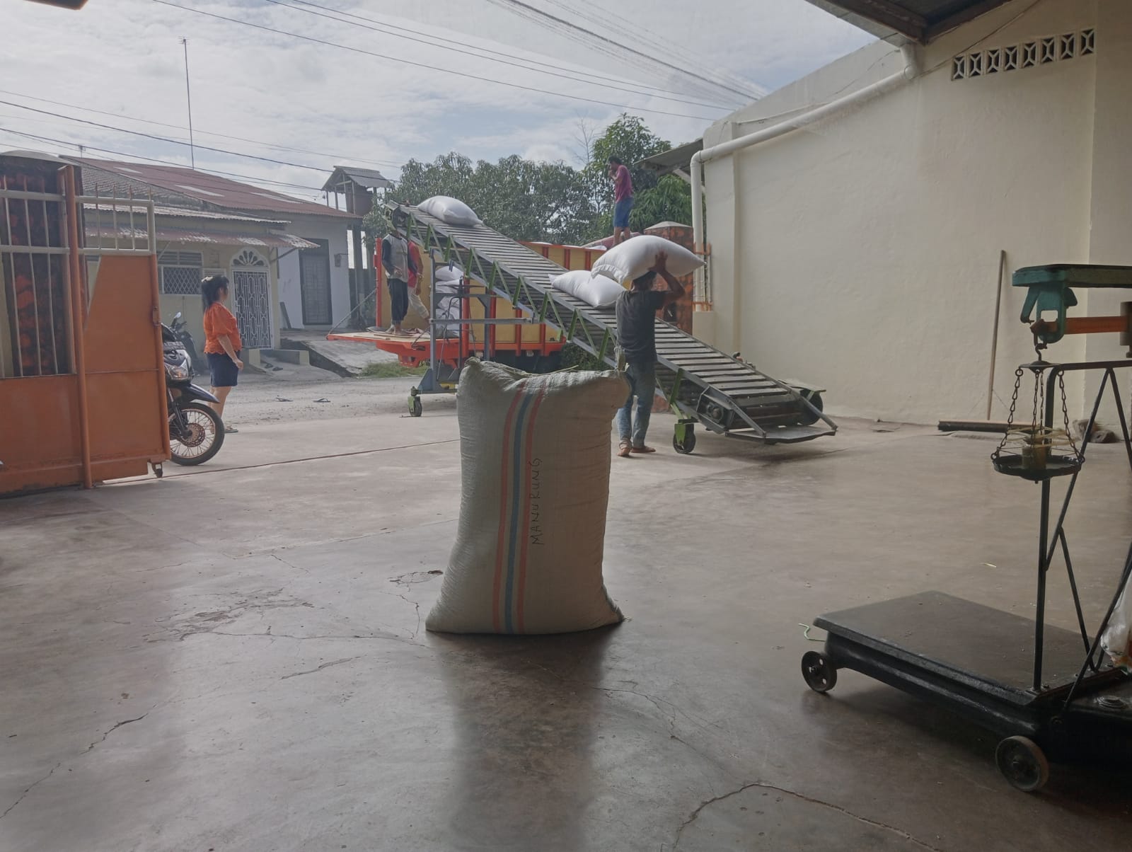 Pasca Pemilu, Harga Kebutuhan Dapur Melonjak