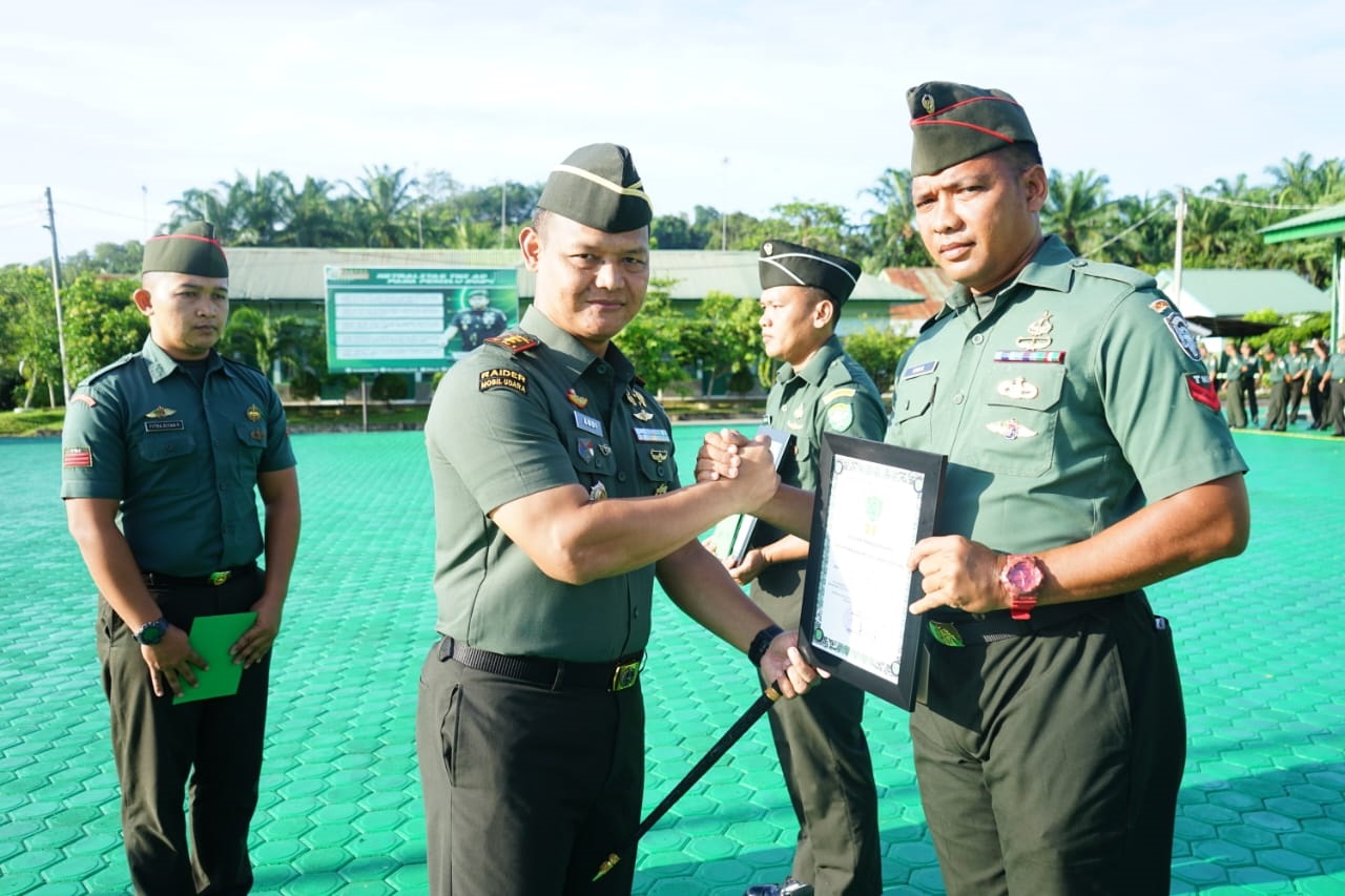 Dandim Tamiang Berikan Penghargaan Babinsa Terbaik Penurunan Angka Stunting