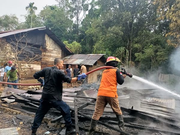 Rumah Musnah Terbakar Di Lhoong