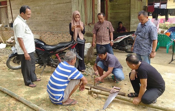 Kelompok Tani Oloh Tamiang Diperkenalkan Alat Peraut Bambu