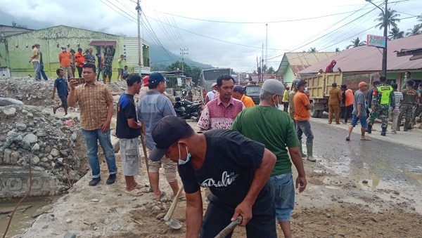 BPBD, DLH Bersama Masyarakat Peduli Bencana Lakukan Aksi Gotroy