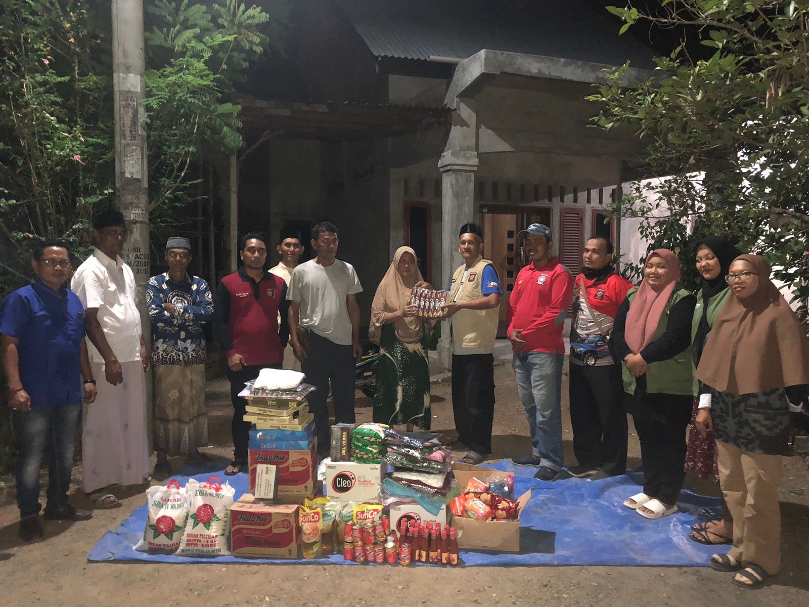 Pemkab Serahkan Bantuan Masa Panik Korban Kebakaran Di Tanjung