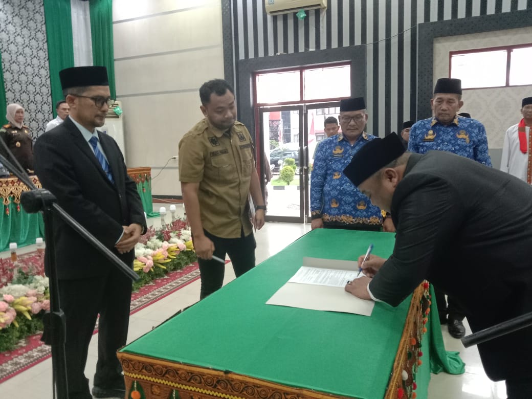 Pj Bupati Agara Lantik Yusrizal Jadi Sekda