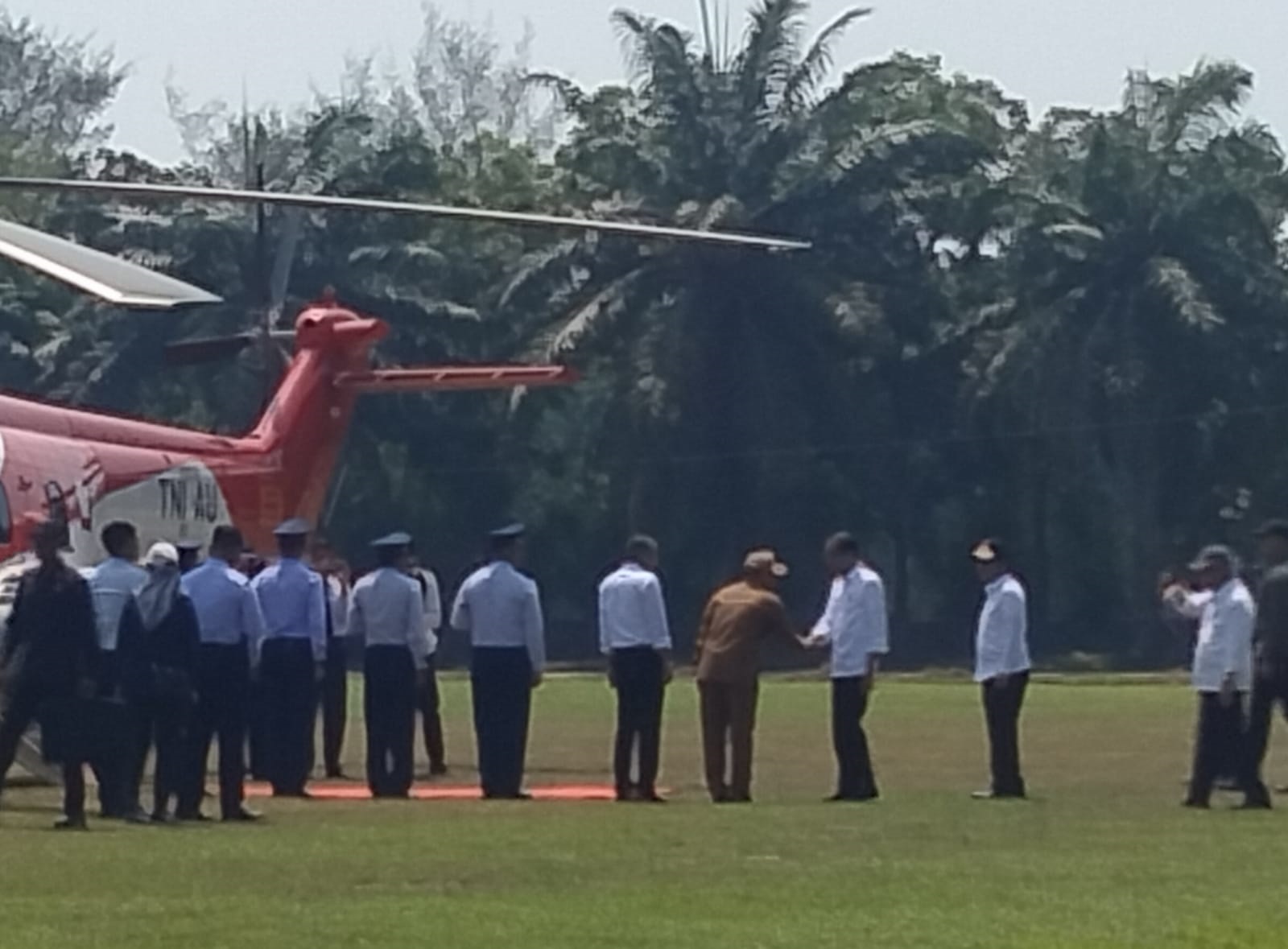Masyarakat Senang Dapat Sembako Dari Jokowi