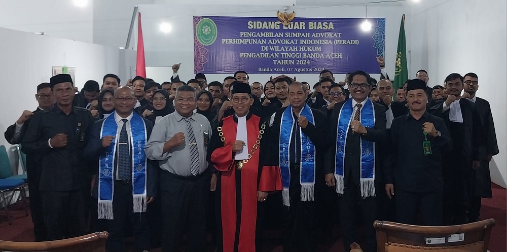 KPT Banda Aceh Ambil Sumpah 49 Advokat Peradi
