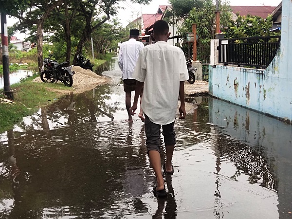 Pasang Purnama Rendam Pemukiman Warga
