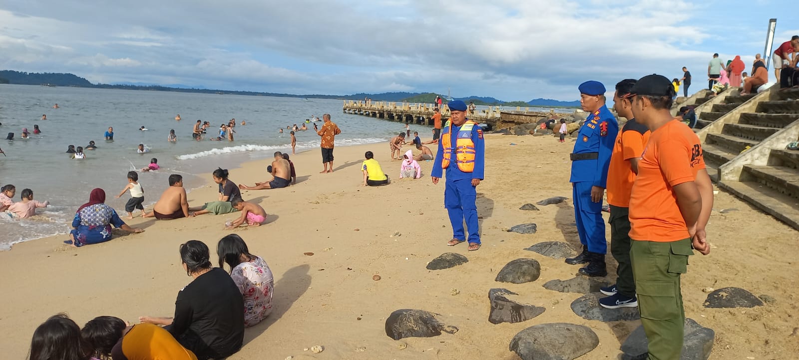 Polairud Dan BPBD Amankan Objek Wisata Pantai Pelabuhan Lama Sibolga