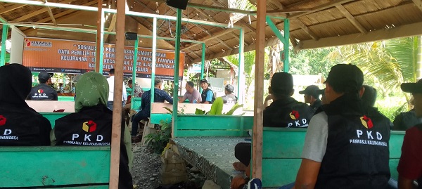 Anggota Panwaslu Desa Dibekali Ilmu Materi Pengawasan