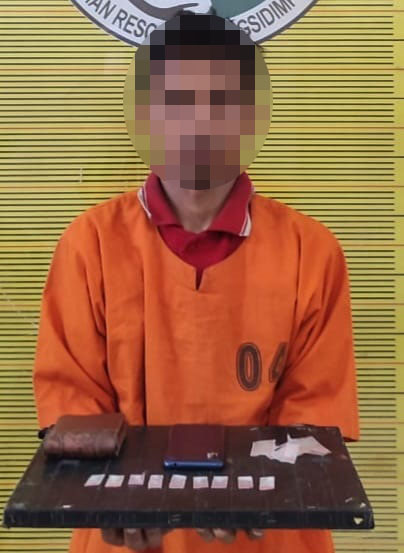 Kurir Narkoba Diciduk Saat Bungkus Sabu