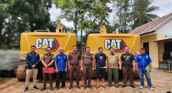 BPPLHK Serahkan Tersangka Dan Barang Bukti Kasus PETI Ke Kejari Madina