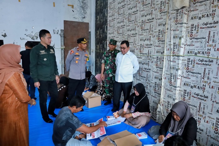 Pj Bupati Pantau Pelipatan Kertas Suara 