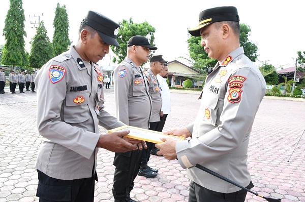 Ungkap Kasus Narkoba, Empat Polisi Dapat Penghargaan