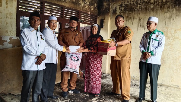 Korban Kebakaran Di Sibuhuan Terima Bantuan Baznas
