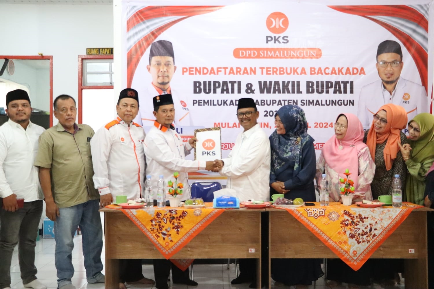 H Zonny Waldi Daftar Ke PKS Didampingi Sejumlah Tokoh