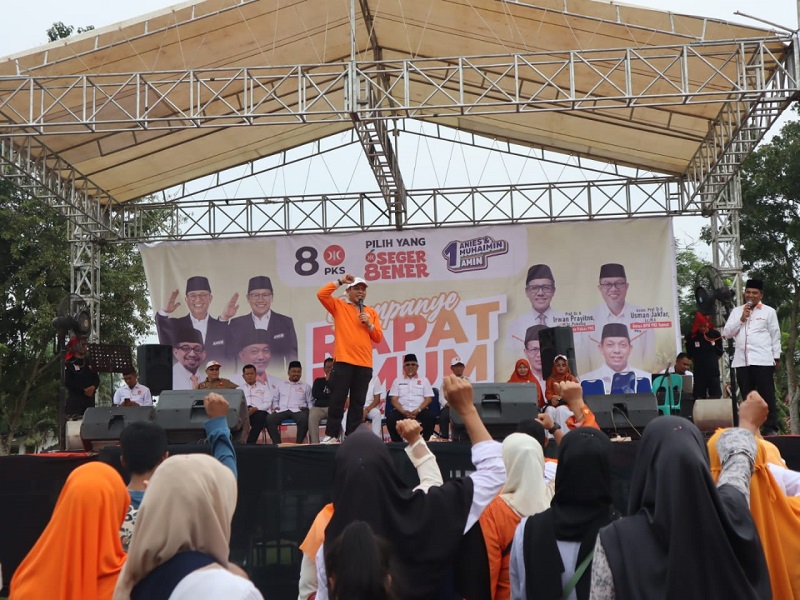 Kampanye Akbar PKS: Perut Kenyang, Kerja Gampang, Sehat Murah