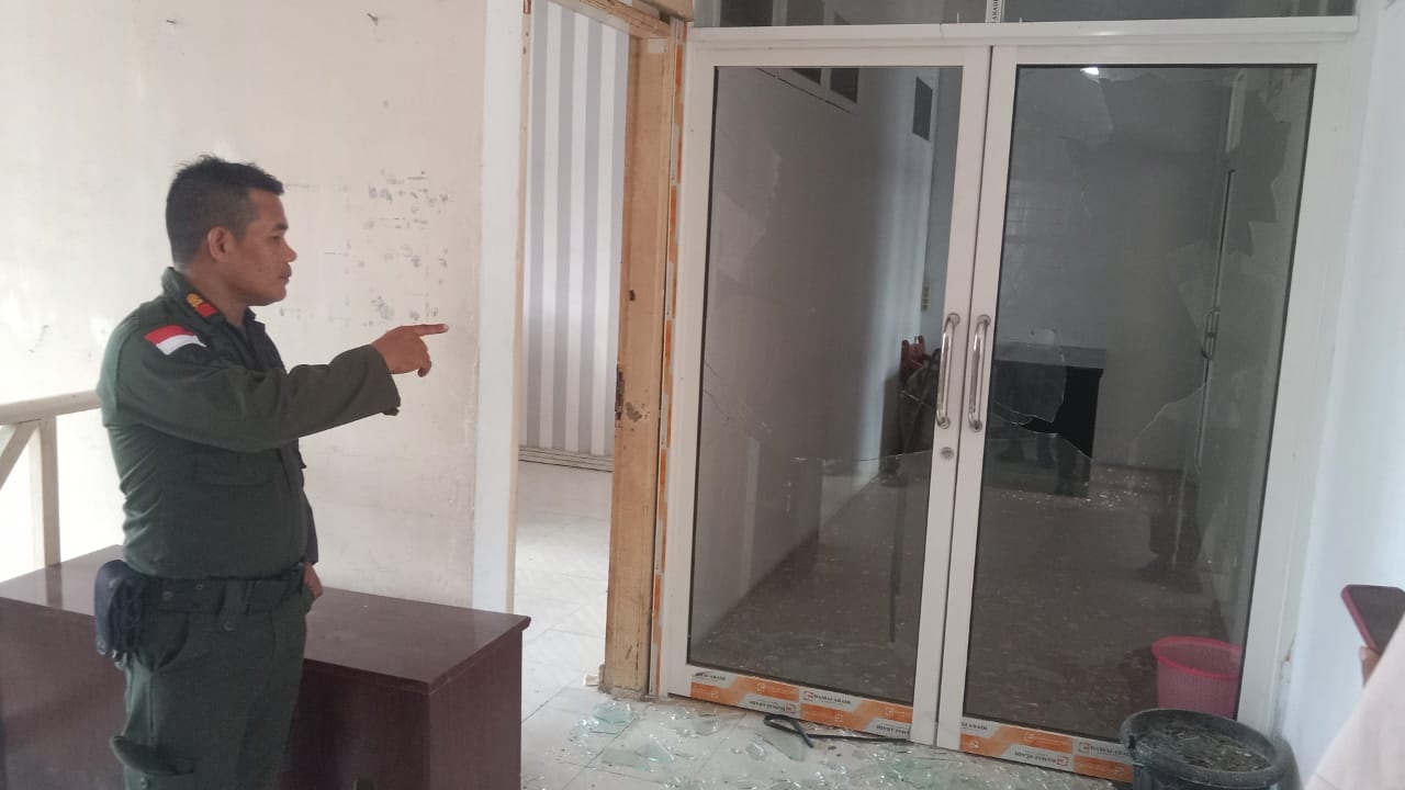 Oknum Satpol PP Lhokseumawe Rusak Kantor Sendiri