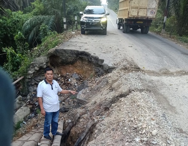 Proyek Multi Years Peningkatan Jalan Provinsi Di Palas Harus Tuntas