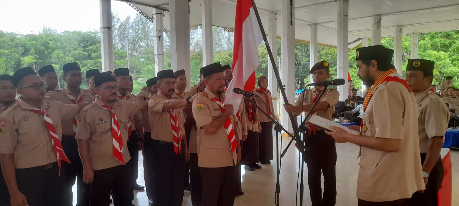 Muzakir Manaf Kukuhkan Pengurus Kwarcab Pramuka Aceh Tamiang