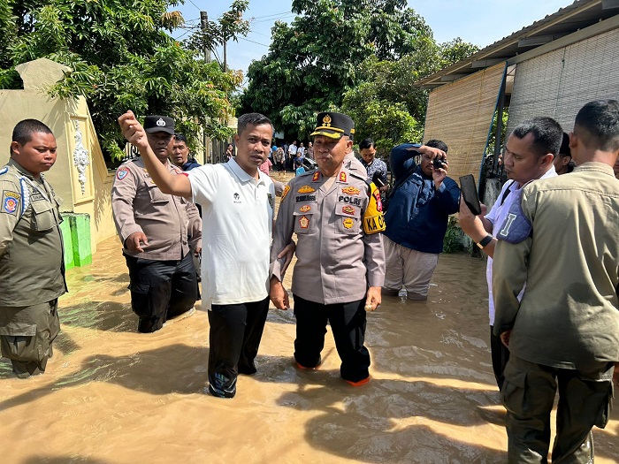 Pj Wali Kota Dan Kapolres Tebingtinggi Bantu Korban Banjir