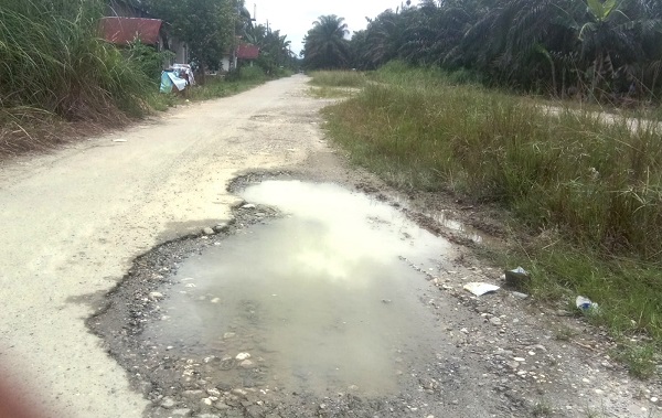 Kerusakan Jalan Di Besitang Tak Pernah Diperhatikan