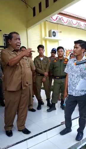 Demo Dugaan Perzinahan ASN, Kaban BKPSDM Palas Bentak Mahasiswa