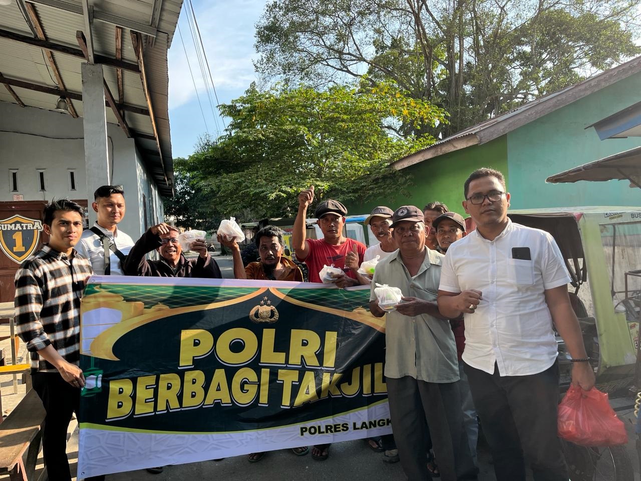Sat Res Narkoba Polres Langkat Berbagi Takjil