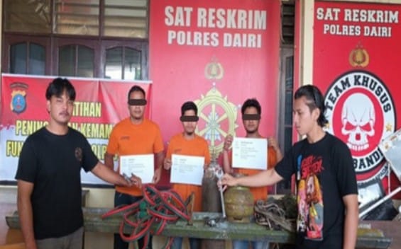 Tiga Pria Kepergok Warga Curi Besi Jembatan