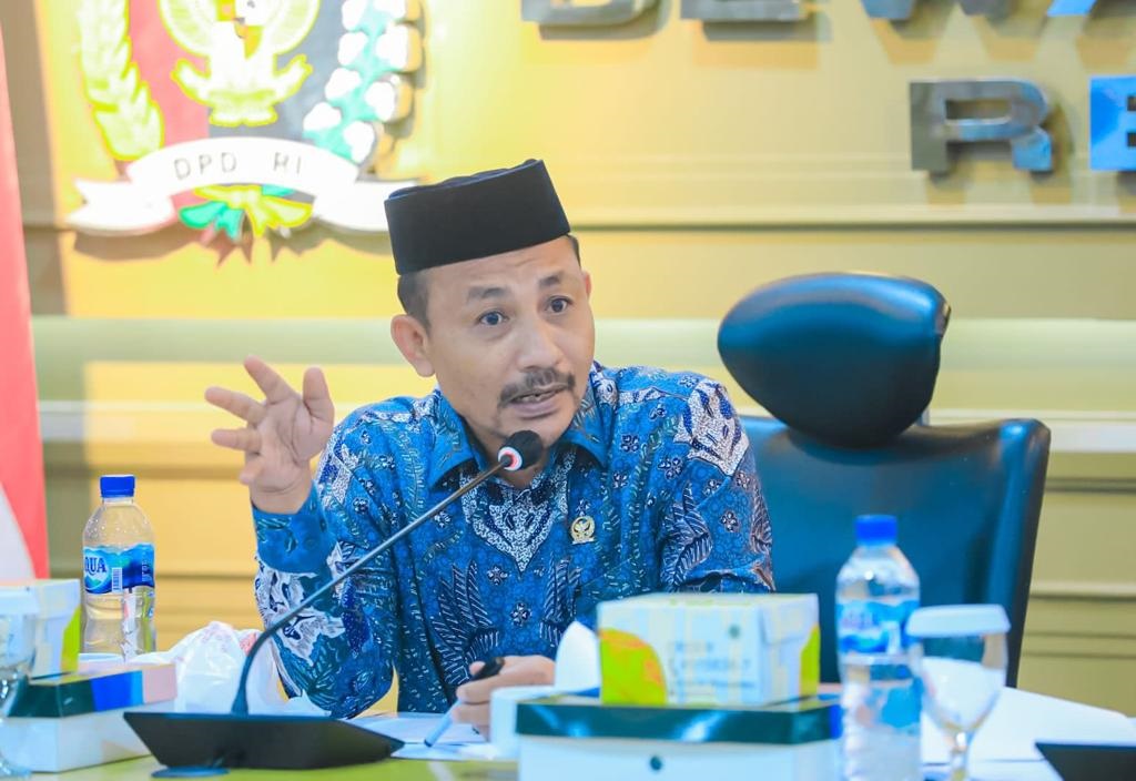 Haji Uma Masih Di Atas, Darwati A Gani Menyodok
