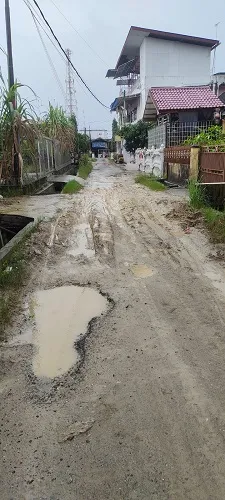 Jalan Gampong Meutia Berkubang Butuh Perhatian Pemko Langsa