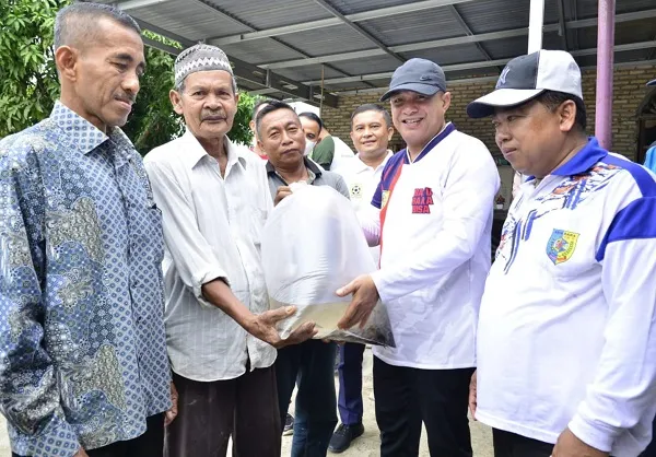 Bupati Zahir Gerakkan Masyarakat Gotong Royong