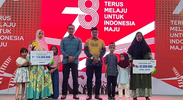 BPJamsostek Langsa Serahkan Simbolis Kartu Dan Santunan Pekerja Rentan