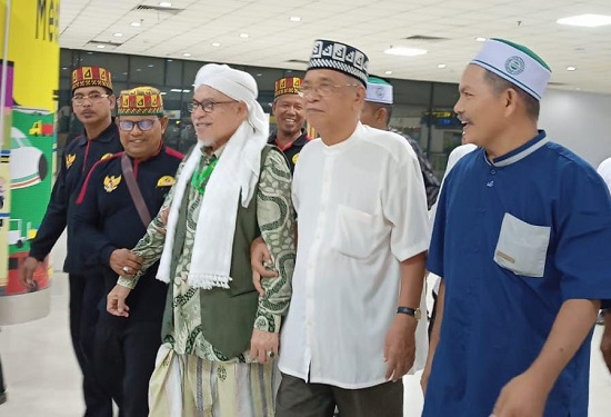 Pulang Umrah, Abu Mudi Dijemput Relawan TAA Cang Panah Di KNO