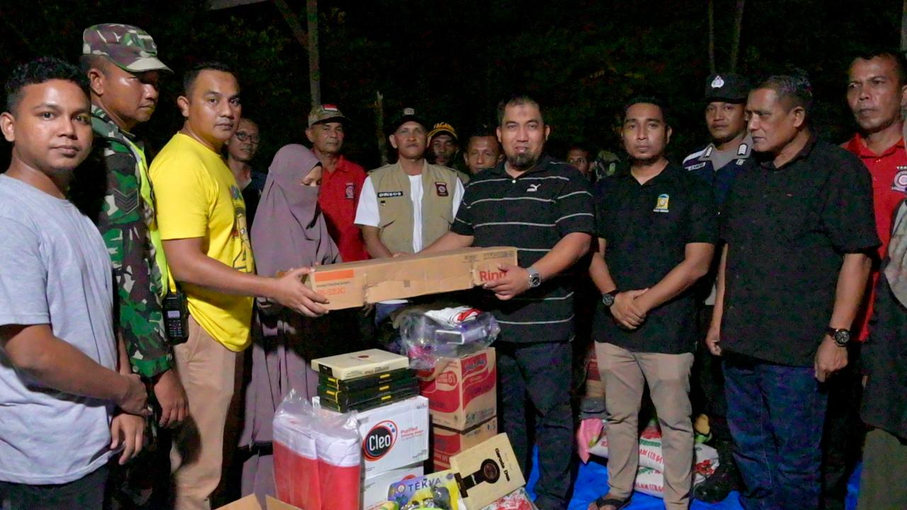 Pj Bupati Iswanto Langsung Antar Bantuan Korban Kebakaran Meunasah Manyang