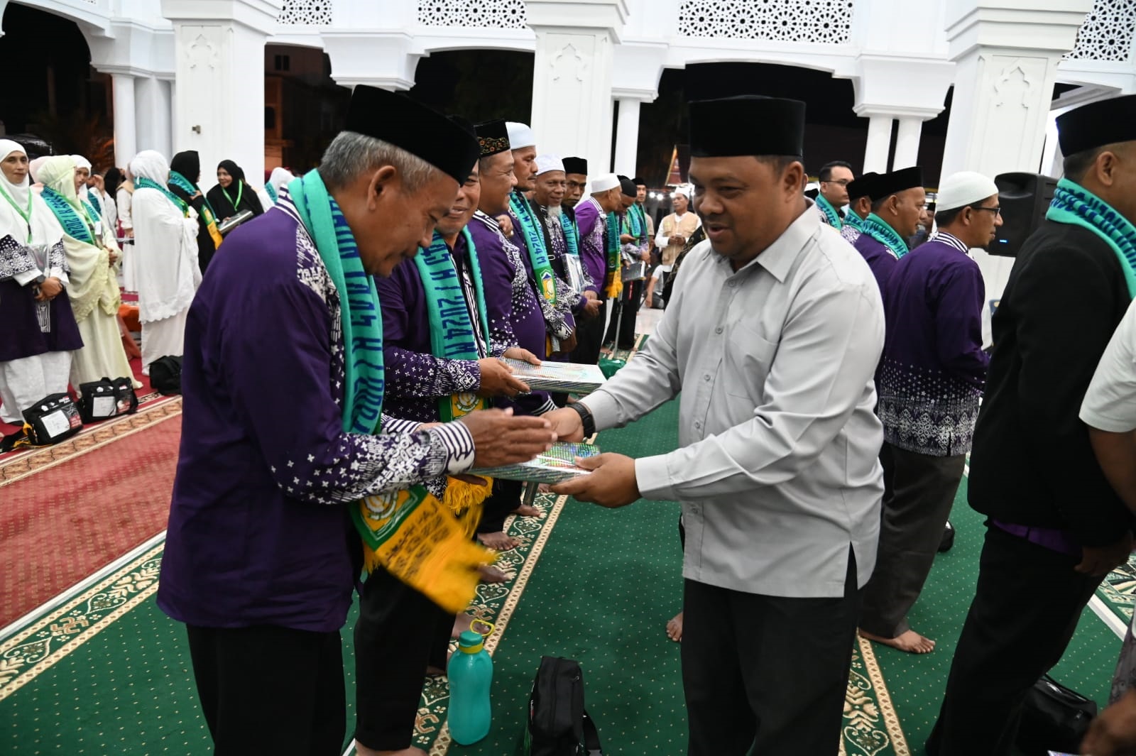 Sekda Sulaimi Lepas 47 Jamaah Calon Haji Aceh Besar