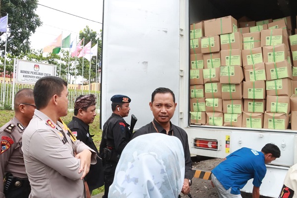 Kapolres Simalungun Tinjau Logistik Kertas Suara Pemilu 2024