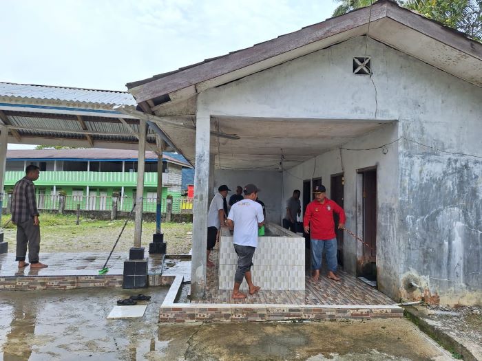 Ciptakan Kenyamanan Tamu, BKPRMI Dan TKSK Bersihkan Masjid Pedalaman Aceh Timur
