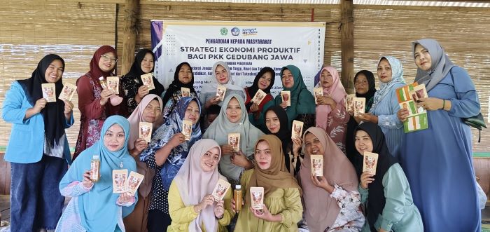 PKM Dosen Unsam Latih Strategi Ekonomi Produktif PKK Geudubang Jawa