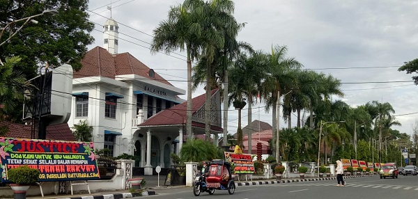 Papan Bunga Ramaikan Depan Balai Kota Dan DPRD P.Siantar