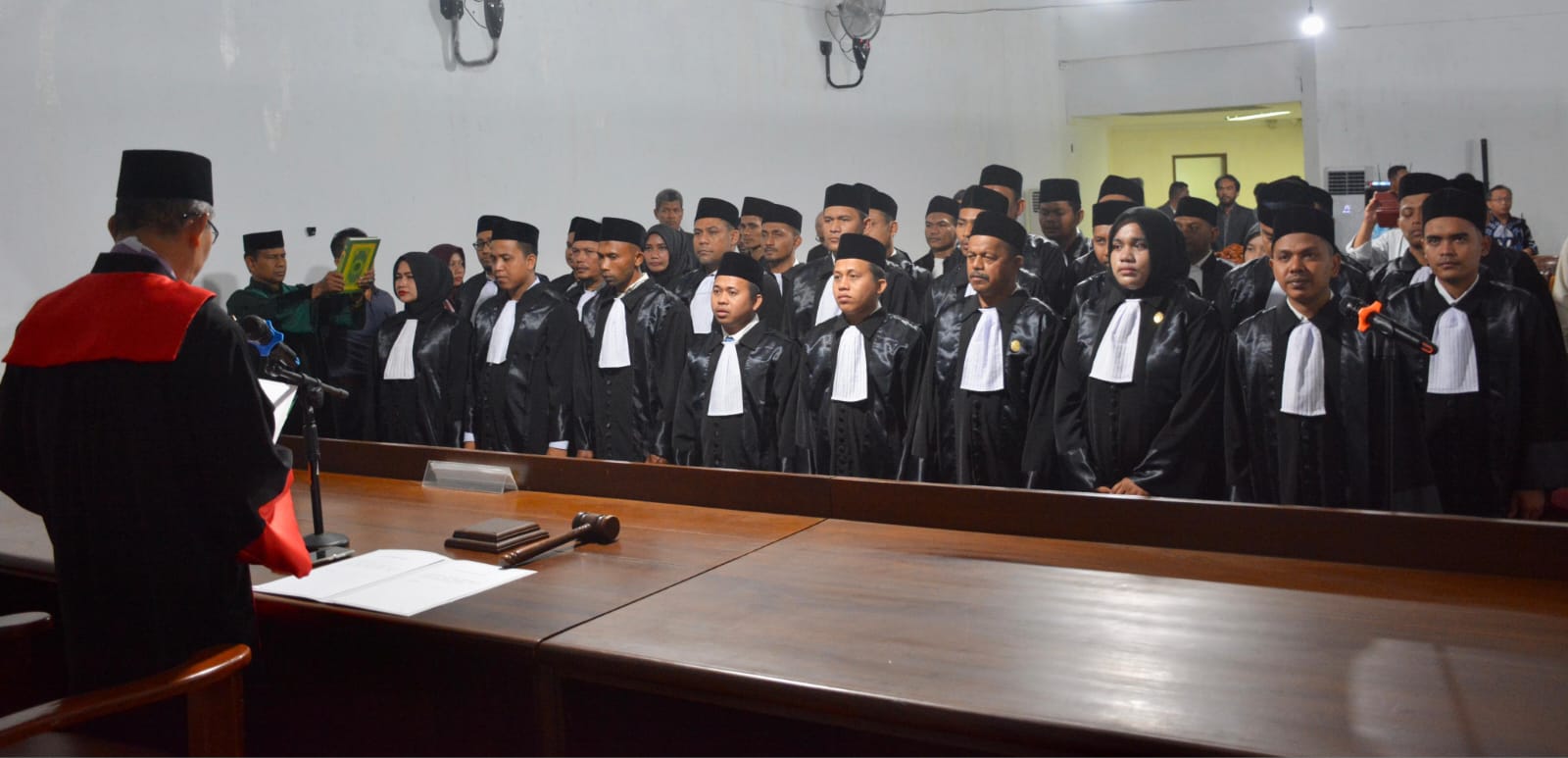 KPT BNA Mengambil Sumpah 31 Advokat KAI