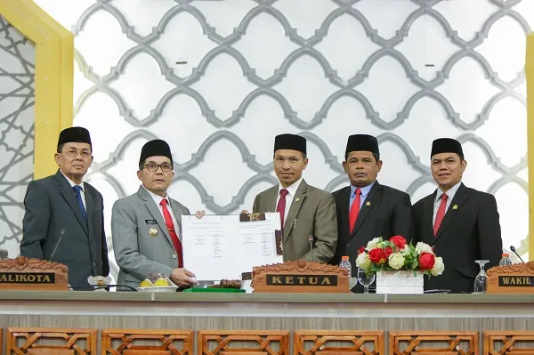 Seluruh Fraksi DPRK Banda Aceh Terima R-APBK Menjadi Qanun APBK 2023
