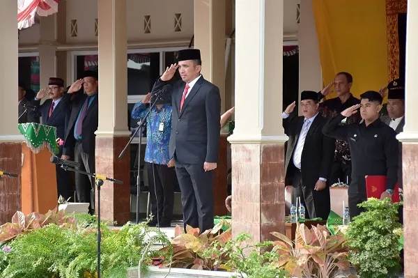 Pj. Wali Kota Serahkan Satyalencana Kepada ASN Kemenag Sabang