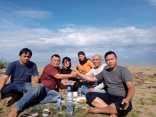 Menelusuri Pantai Barat Madina