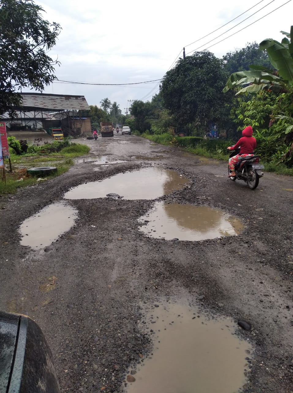 Jelang Pergantian Tahun, Ruas Jalan Bagai Kubangan Di Langkat