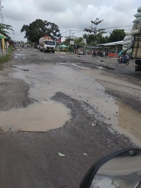 Ruas Jalan Access Road Inalum Rusak