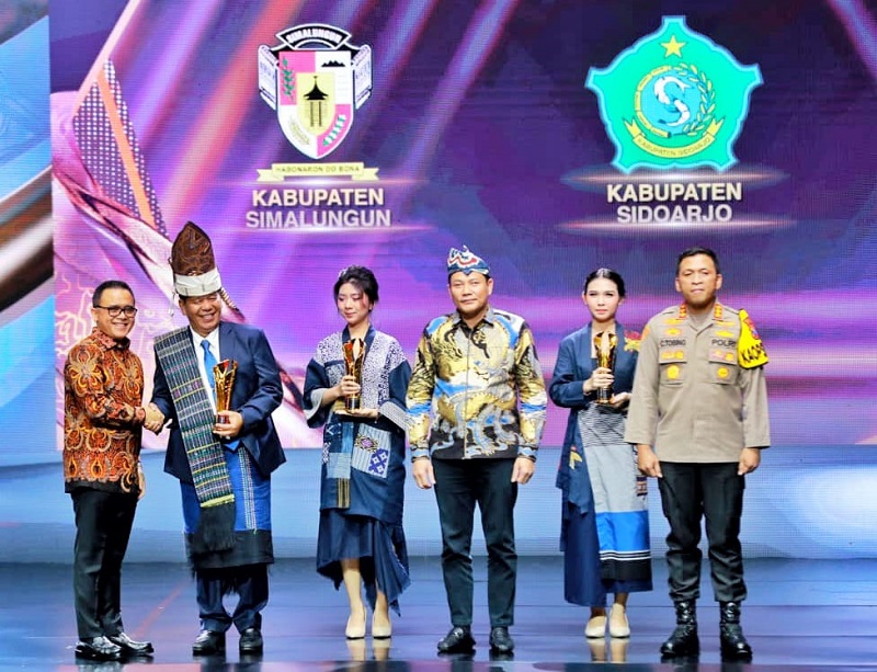Bupati Simalungun Raih Penghargaan Bergengsi Pimpinan Daerah Awards 2024