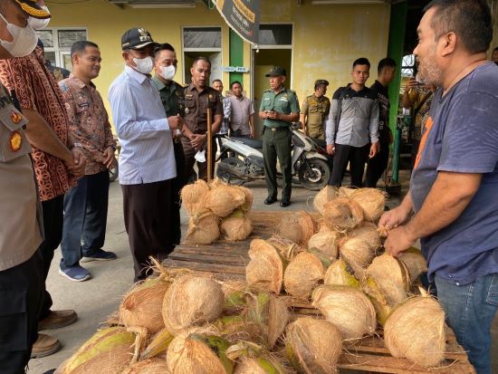 Santan Kelapa Lebih Laris Di Bulan Ramadan