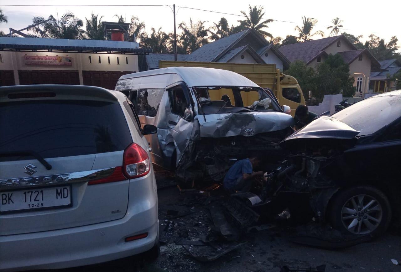 Kecelakaan Beruntun Di Aceh Timur, 6 Kritis 4 Luka-luka