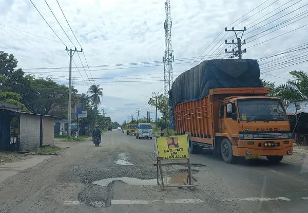 Jalan Negara Di Aceh Timur 'Bertabur' Lubang