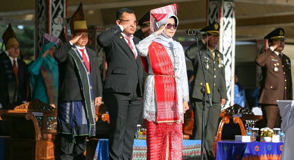 Pimpin Peringatan Harlah Pancasila, Wali Kota P. Siantar Pakaian Adat Simalungun
