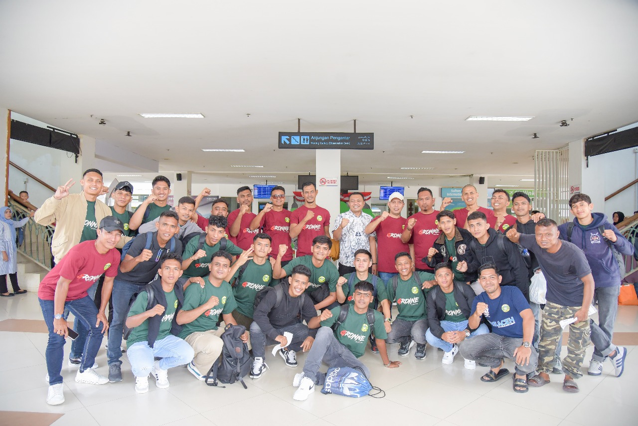 Ketum KONI Aceh Besar Lepas Pemain PSAB Arungi Liga 4 Nasional